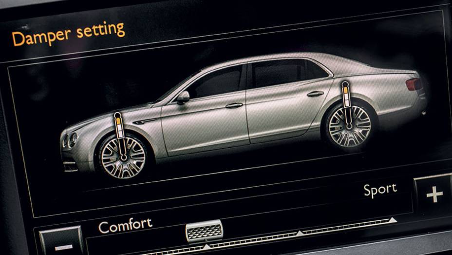 Na suspens&atilde;o, rigidez program&aacute;vel | <a href="https://beta-develop.quatrorodas.abril.com.br/carros/impressoes/bentley-flying-spur-840620.shtml" target="_blank" rel="migration">Leia mais</a>