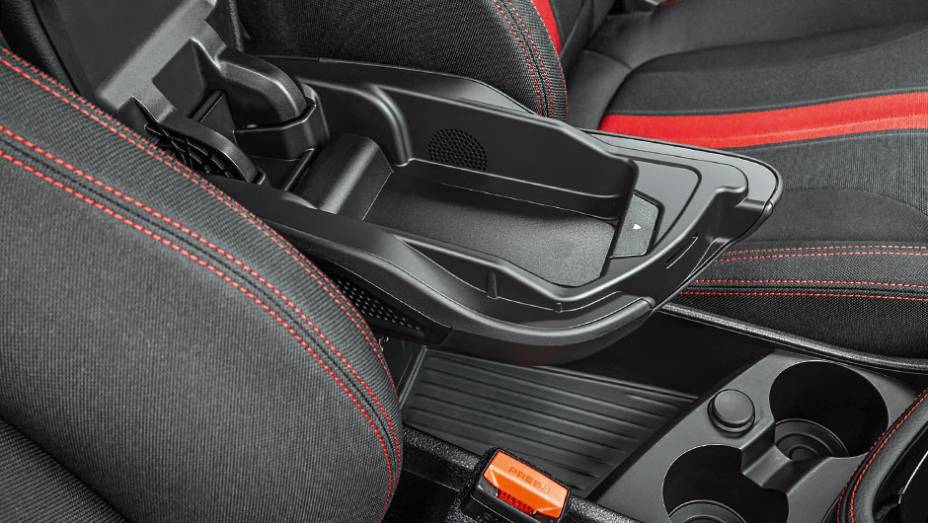 Interior é rico em compartimentos para guardar objetos, como nos apoios de braço à frente e atrás | <a href="https://beta-develop.quatrorodas.abril.com.br/carros/impressoes/bmw-active-tourer-840561.shtml" target="_blank" rel="migration">Leia mais</a> Interior é rico em compartimentos para guardar objetos, como nos apoios de braço à frente e atrás | <a href="https://beta-develop.quatrorodas.abril.com.br/carros/impressoes/bmw-active-tourer-840561.shtml" target="_blank" rel="migration">Leia mais</a>