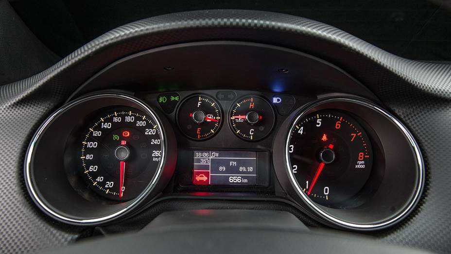 Novo grafismo nos mostradores | <a href="https://beta-develop.quatrorodas.abril.com.br/carros/comparativos/comparativo-esportivos-841704.shtml" target="_blank" rel="migration">Leia mais</a> Novo grafismo nos mostradores | <a href="https://beta-develop.quatrorodas.abril.com.br/carros/comparativos/comparativo-esportivos-841704.shtml" target="_blank" rel="migration">Leia mais</a>