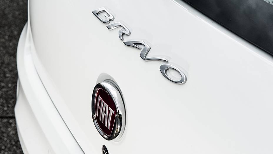 Nome do carro agora fica no centro da tampa traseira | <a href="https://beta-develop.quatrorodas.abril.com.br/carros/comparativos/comparativo-esportivos-841704.shtml" target="_blank" rel="migration">Leia mais</a> Nome do carro agora fica no centro da tampa traseira | <a href="https://beta-develop.quatrorodas.abril.com.br/carros/comparativos/comparativo-esportivos-841704.shtml" target="_blank" rel="migration">Leia mais</a>