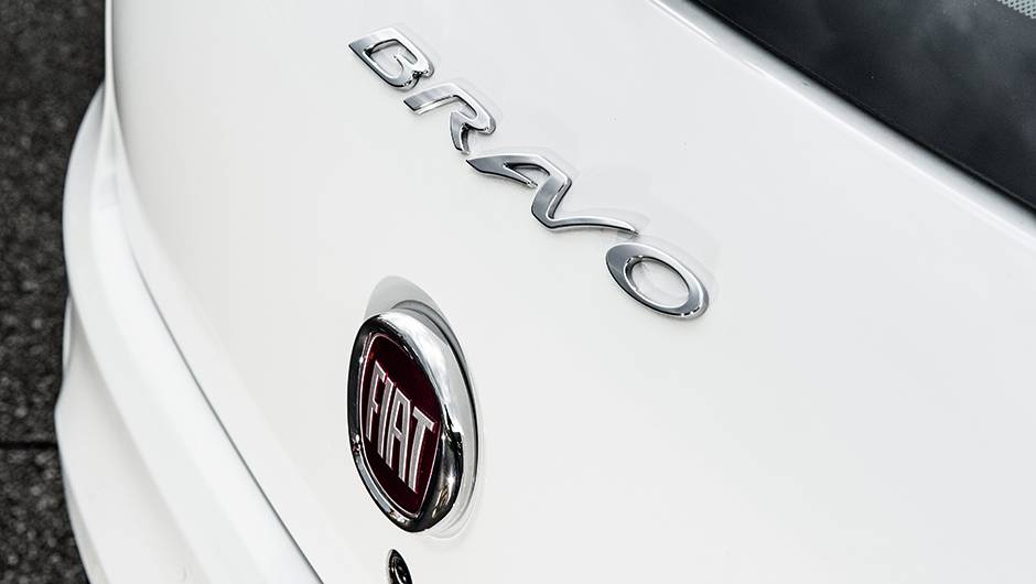 Nome do carro agora fica no centro da tampa traseira | <a href="https://beta-develop.quatrorodas.abril.com.br/carros/comparativos/comparativo-esportivos-841704.shtml" target="_blank" rel="migration">Leia mais</a> Nome do carro agora fica no centro da tampa traseira | <a href="https://beta-develop.quatrorodas.abril.com.br/carros/comparativos/comparativo-esportivos-841704.shtml" target="_blank" rel="migration">Leia mais</a>