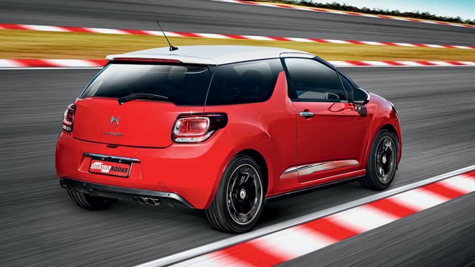 DS 3: a área envidraçada esconde as colunas | <a href="https://beta-develop.quatrorodas.abril.com.br/carros/comparativos/comparativo-esportivos-841704.shtml" target="_blank" rel="migration">Leia mais</a>