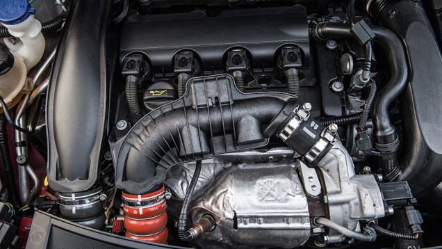 Motor 1.6 16V turbo gera 165 cv de potência | <a href="https://beta-develop.quatrorodas.abril.com.br/carros/comparativos/comparativo-esportivos-841704.shtml" target="_blank" rel="migration">Leia mais</a> Motor 1.6 16V turbo gera 165 cv de potência | <a href="https://beta-develop.quatrorodas.abril.com.br/carros/comparativos/comparativo-esportivos-841704.shtml" target="_blank" rel="migration">Leia mais</a>