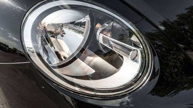 Faróis de bixenônio são itens opcionais | <a href="https://beta-develop.quatrorodas.abril.com.br/carros/comparativos/comparativo-esportivos-841704.shtml" target="_blank" rel="migration">Leia mais</a> Faróis de bixenônio são itens opcionais | <a href="https://beta-develop.quatrorodas.abril.com.br/carros/comparativos/comparativo-esportivos-841704.shtml" target="_blank" rel="migration">Leia mais</a>