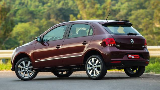 Desenho das rodas é uma das poucas diferenças do Gol Highline, cedido para avaliação | <a href="https://beta-develop.quatrorodas.abril.com.br/carros/comparativos/fiat-palio-x-vw-gol-841583.shtml" target="_blank" rel="migration">Leia mais</a> Desenho das rodas é uma das poucas diferenças do Gol Highline, cedido para avaliação | <a href="https://beta-develop.quatrorodas.abril.com.br/carros/comparativos/fiat-palio-x-vw-gol-841583.shtml" target="_blank" rel="migration">Leia mais</a>