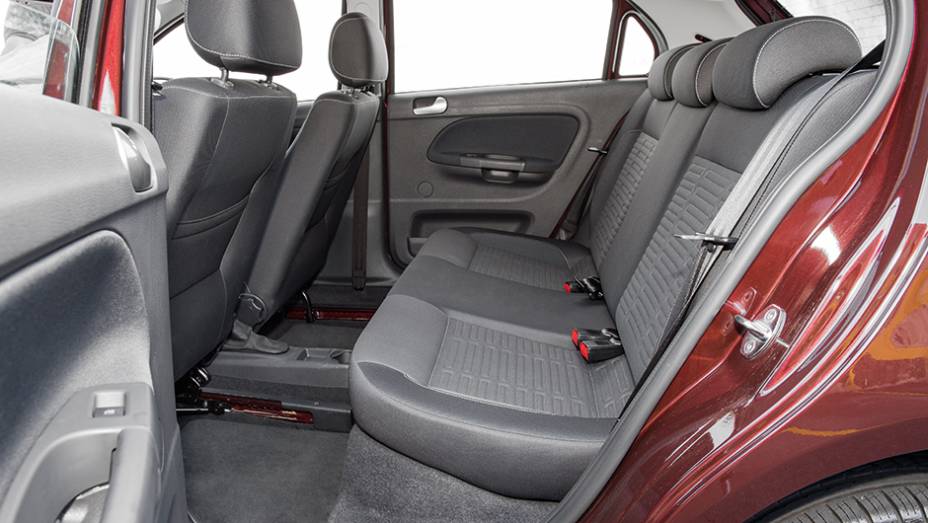 Assento &eacute; mais inclinado do que o do Palio | <a href="https://beta-develop.quatrorodas.abril.com.br/carros/comparativos/fiat-palio-x-vw-gol-841583.shtml" target="_blank" rel="migration">Leia mais</a>