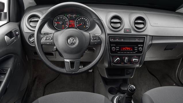 Qualidade de materiais e montagem é superior no Gol, mas o desenho é monótono | <a href="https://beta-develop.quatrorodas.abril.com.br/carros/comparativos/fiat-palio-x-vw-gol-841583.shtml" target="_blank" rel="migration">Leia mais</a> Qualidade de materiais e montagem é superior no Gol, mas o desenho é monótono | <a href="https://beta-develop.quatrorodas.abril.com.br/carros/comparativos/fiat-palio-x-vw-gol-841583.shtml" target="_blank" rel="migration">Leia mais</a>