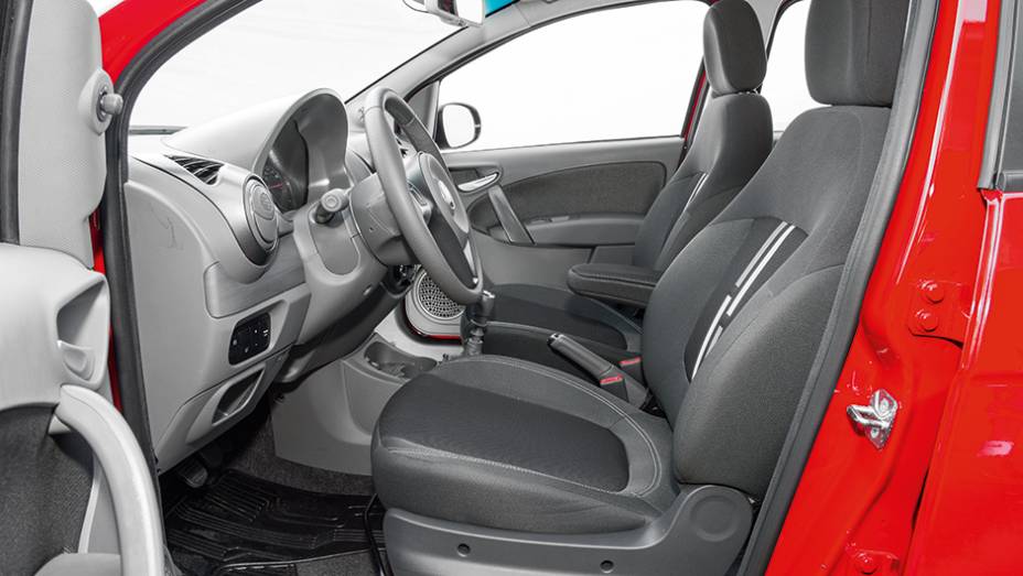 Nas curvas, banco oferece pouco apoio lateral | <a href="https://beta-develop.quatrorodas.abril.com.br/carros/comparativos/fiat-palio-x-vw-gol-841583.shtml" target="_blank" rel="migration">Leia mais</a> Nas curvas, banco oferece pouco apoio lateral | <a href="https://beta-develop.quatrorodas.abril.com.br/carros/comparativos/fiat-palio-x-vw-gol-841583.shtml" target="_blank" rel="migration">Leia mais</a>