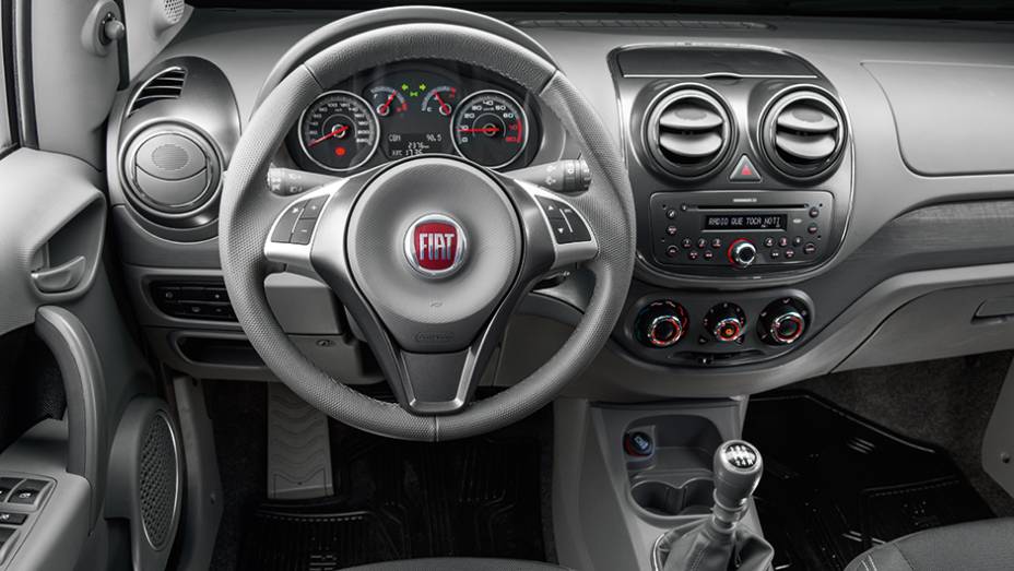 Painel &eacute; mais ousado, na medida em que mescla cores e texturas, mas h&aacute; muitas rebarbas | <a href="https://beta-develop.quatrorodas.abril.com.br/carros/comparativos/fiat-palio-x-vw-gol-841583.shtml" target="_blank" rel="migration">Leia mais</a>