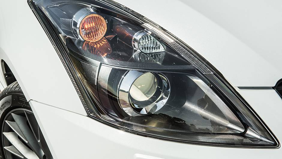 Far&oacute;is bixen&ocirc;nio s&atilde;o itens dispon&iacute;veis de s&eacute;rie | <a href="https://beta-develop.quatrorodas.abril.com.br/carros/comparativos/comparativo-esportivos-841704.shtml" target="_blank" rel="migration">Leia mais</a>
