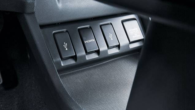 Sob o console, porta-trecos e entradas auxiliares | <a href="https://beta-develop.quatrorodas.abril.com.br/carros/testes/honda-hr-v-exl-848201.shtml" target="_blank" rel="migration">Leia mais</a> Sob o console, porta-trecos e entradas auxiliares | <a href="https://beta-develop.quatrorodas.abril.com.br/carros/testes/honda-hr-v-exl-848201.shtml" target="_blank" rel="migration">Leia mais</a>