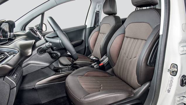 Banco oferece bom suporte lateral para o corpo |<a href="https://beta-develop.quatrorodas.abril.com.br/carros/testes/peugeot-2008-857260.shtml" target="_blank" rel="migration">Leia mais</a> Banco oferece bom suporte lateral para o corpo |<a href="https://beta-develop.quatrorodas.abril.com.br/carros/testes/peugeot-2008-857260.shtml" target="_blank" rel="migration">Leia mais</a>