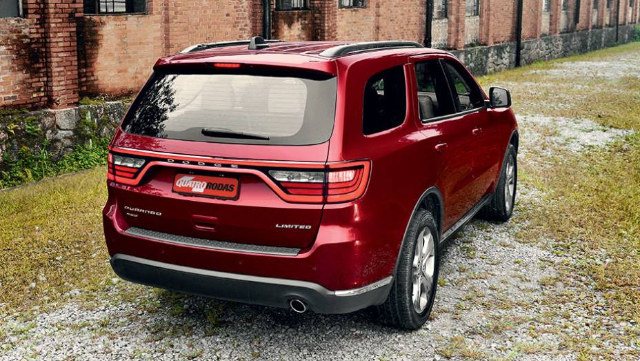 Traseira tem fileira com 192 leds | <a href="https://beta-develop.quatrorodas.abril.com.br/carros/testes/dodge-durango-limited-857100.shtml" target="_blank" rel="migration">Leia mais</a> Traseira tem fileira com 192 leds | <a href="https://beta-develop.quatrorodas.abril.com.br/carros/testes/dodge-durango-limited-857100.shtml" target="_blank" rel="migration">Leia mais</a>