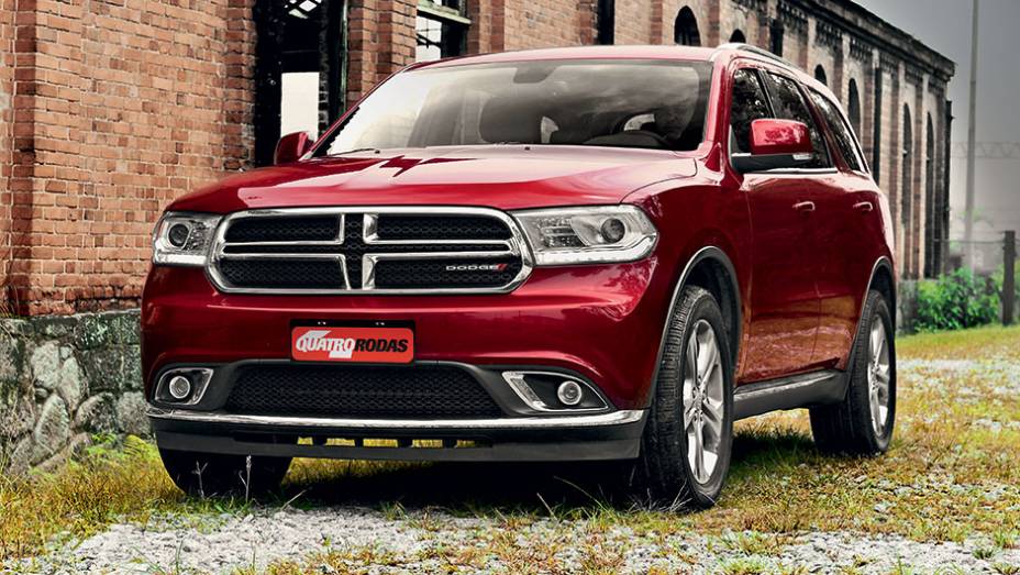 Leds nos far&oacute;is e para-choque redesenhado s&atilde;o as novidades da frente | <a href="https://beta-develop.quatrorodas.abril.com.br/carros/testes/dodge-durango-limited-857100.shtml" target="_blank" rel="migration">Leia mais</a>