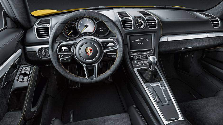 A alavanca do c&acirc;mbio fica pr&oacute;ximo da m&atilde;o do motorista | <a href="https://beta-develop.quatrorodas.abril.com.br/carros/impressoes/porsche-cayman-gt4-855525.shtml" target="_blank" rel="migration">Leia mais</a>