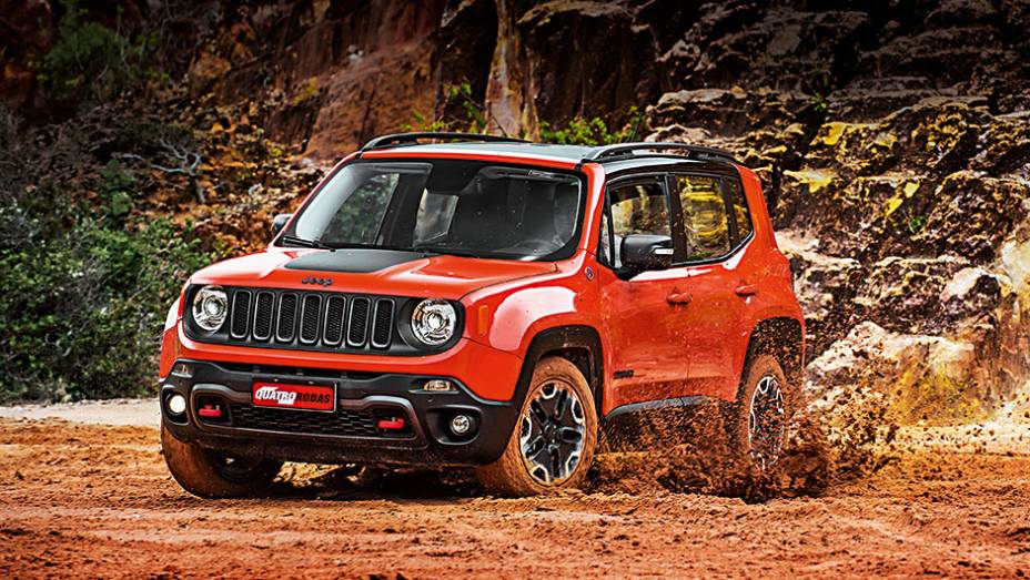 Versão Trailhawk não tem medo de se sujar na lama | <a href="https://beta-develop.quatrorodas.abril.com.br//carros/testes/jeep-renegade-857280.shtml" target="_blank" rel="migration">Leia mais</a>