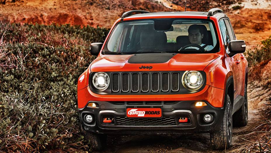 Fabricado em Pernambuco, o Renegade nasceu para ser o modelo mais vendido da Jeep em todo o mundo | <a href="https://beta-develop.quatrorodas.abril.com.br//carros/testes/jeep-renegade-857280.shtml" target="_blank" rel="migration">Leia mais</a>