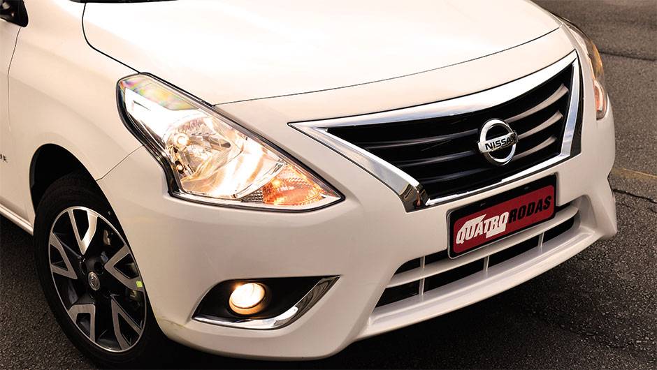 Mudanças se concentraram no design da dianteira (faróis, grade de para-choque) e no painel | <a href="https://beta-develop.quatrorodas.abril.com.br/carros/testes/nissan-versa-857084.shtml" target="_blank" rel="migration">Leia mais</a> Mudanças se concentraram no design da dianteira (faróis, grade de para-choque) e no painel | <a href="https://beta-develop.quatrorodas.abril.com.br/carros/testes/nissan-versa-857084.shtml" target="_blank" rel="migration">Leia mais</a>