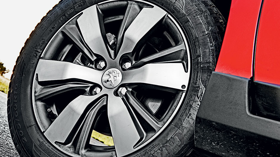 As rodas esportivas s&atilde;o aro 16 | <a href="https://beta-develop.quatrorodas.abril.com.br/carros/comparativos/melhor-suv-brasil-867761.shtml" target="_blank" rel="migration">Leia mais</a>