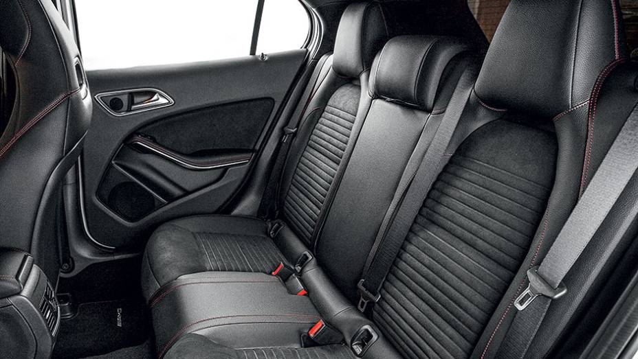 Bancos s&atilde;o exclusivos do Sport | <a href="https://beta-develop.quatrorodas.abril.com.br/carros/testes/mercedes-gla-250-866340.shtml" target="_blank" rel="migration">Leia mais</a>