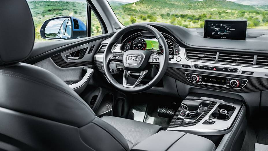 Cabine está mais hi-tech | <a href="https://beta-develop.quatrorodas.abril.com.br//carros/impressoes/audi-q7-866880.shtml" target="_blank" rel="migration">Leia mais</a>