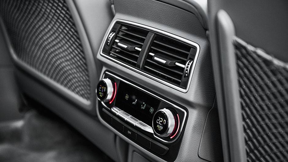Há ajuste duplo do ar atrás | <a href="https://beta-develop.quatrorodas.abril.com.br//carros/impressoes/audi-q7-866880.shtml" target="_blank" rel="migration">Leia mais</a> Há ajuste duplo do ar atrás | <a href="https://beta-develop.quatrorodas.abril.com.br//carros/impressoes/audi-q7-866880.shtml" target="_blank" rel="migration">Leia mais</a>