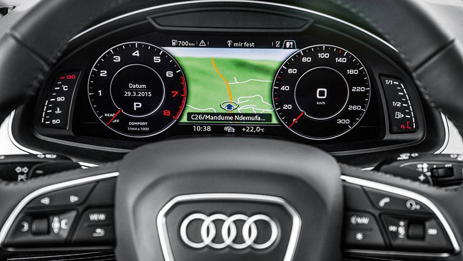 Contagiros, veloc&iacute;metro e visor que tem at&eacute; GPS s&atilde;o uma tela 100% digital | <a href="https://beta-develop.quatrorodas.abril.com.br//carros/impressoes/audi-q7-866880.shtml" target="_blank" rel="migration">Leia mais</a>