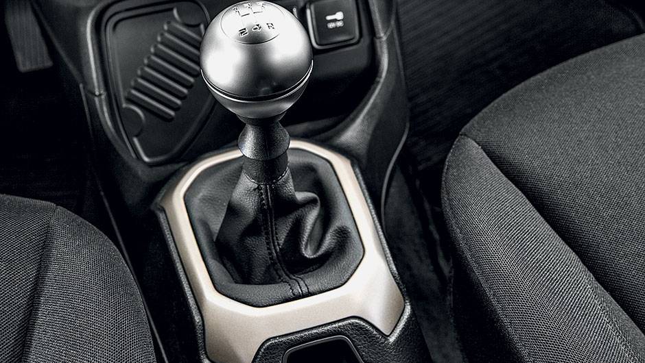 As fotos mostram a vers&atilde;o manual | <a href="https://beta-develop.quatrorodas.abril.com.br/carros/comparativos/melhor-suv-brasil-867761.shtml" target="_blank" rel="migration">Leia mais</a>