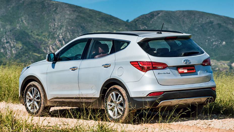 Design é o destaque do Santa Fe. Seus três anos de vida não cansaram o visual | <a href="https://beta-develop.quatrorodas.abril.com.br/carros/comparativos/santa-fe-x-discovery-sport-x-grand-cherokee-867285.shtml" target="_blank" rel="migration">Leia mais</a> Design é o destaque do Santa Fe. Seus três anos de vida não cansaram o visual | <a href="https://beta-develop.quatrorodas.abril.com.br/carros/comparativos/santa-fe-x-discovery-sport-x-grand-cherokee-867285.shtml" target="_blank" rel="migration">Leia mais</a>