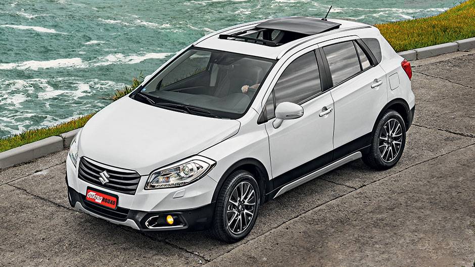 Teto solar elétrico: só na versão topo de linha | <a href="https://beta-develop.quatrorodas.abril.com.br/carros/testes/suzuki-s-cross-867220.shtml" target="_blank" rel="migration">Leia mais</a> Teto solar elétrico: só na versão topo de linha | <a href="https://beta-develop.quatrorodas.abril.com.br/carros/testes/suzuki-s-cross-867220.shtml" target="_blank" rel="migration">Leia mais</a>