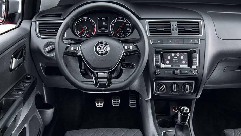 Painel &eacute; id&ecirc;ntico ao da vers&atilde;o Highline. | <a href="https://beta-develop.quatrorodas.abril.com.br/carros/testes/vw-space-cross-866302.shtml" target="_blank" rel="migration">Leia mais</a>