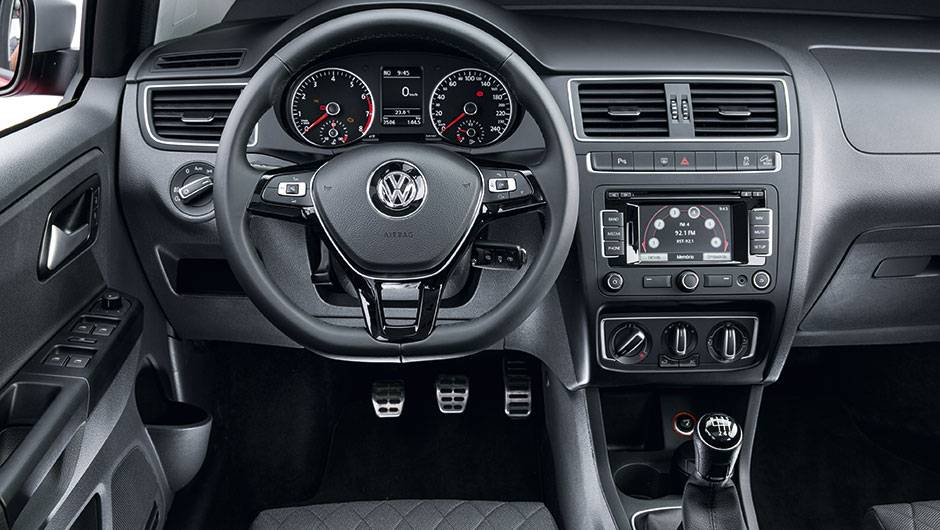 Painel é idêntico ao da versão Highline. | <a href="https://beta-develop.quatrorodas.abril.com.br/carros/testes/vw-space-cross-866302.shtml" target="_blank" rel="migration">Leia mais</a> Painel é idêntico ao da versão Highline. | <a href="https://beta-develop.quatrorodas.abril.com.br/carros/testes/vw-space-cross-866302.shtml" target="_blank" rel="migration">Leia mais</a>