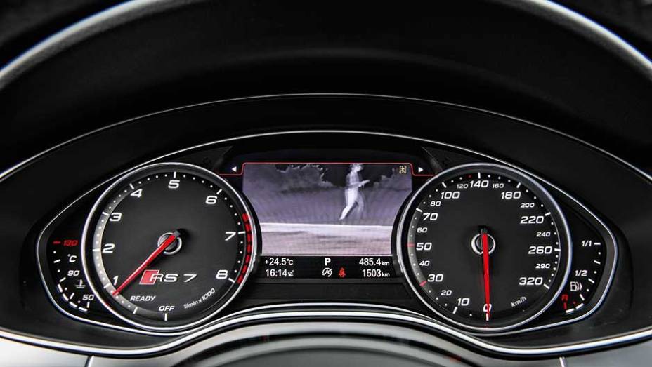 ...e tela de visãonoturna | <a href="https://beta-develop.quatrorodas.abril.com.br/carros/testes/audi-rs-7-880560.shtml" target="_blank" rel="migration">Leia mais</a> ...e tela de visãonoturna | <a href="https://beta-develop.quatrorodas.abril.com.br/carros/testes/audi-rs-7-880560.shtml" target="_blank" rel="migration">Leia mais</a>