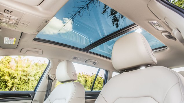 Teto solar cobre as duas filas de bancos | <a href="https://beta-develop.quatrorodas.abril.com.br/carros/testes/vw-golf-variant-874942.shtml" target="_blank" rel="migration">Leia mais</a> Teto solar cobre as duas filas de bancos | <a href="https://beta-develop.quatrorodas.abril.com.br/carros/testes/vw-golf-variant-874942.shtml" target="_blank" rel="migration">Leia mais</a>