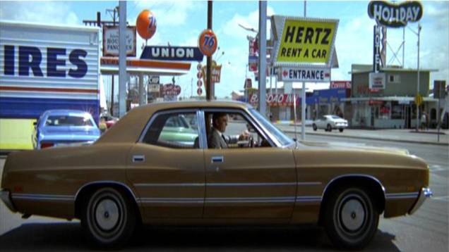 1971: Sean Connery se despede do personagem em "007 - Os diamantes são eternos", a bordo de um modelo que fez sucesso no Brasil: o Ford Galaxie. | <a href="%20https://beta-develop.quatrorodas.abril.com.br/blogs/planeta-carro/2012/11/07/licenca-para-acelerar/" rel="migration"></a> 1971: Sean Connery se despede do personagem em "007 - Os diamantes são eternos", a bordo de um modelo que fez sucesso no Brasil: o Ford Galaxie. | <a href="%20https://beta-develop.quatrorodas.abril.com.br/blogs/planeta-carro/2012/11/07/licenca-para-acelerar/" rel="migration"></a>