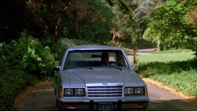 1985: Roger Moore, o 007 mais l&ocirc;ngevo, sai de cena em grande estilo, guiando um Ford LTD em "007 na mira dos assassinos". | <a href="%20https://beta-develop.quatrorodas.abril.com.br/blogs/planeta-carro/2012/11/07/licenca-para-acelerar/" rel="migration">Leia mais</a>