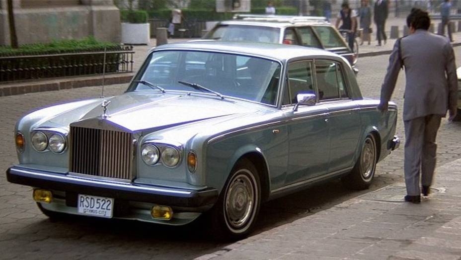 1989: Mas o 007 ainda teve tempo para usufruir de seu Rolls-Royce Silver Shadow. | <a href="https://beta-develop.quatrorodas.abril.com.br/blogs/planeta-carro/2012/11/07/licenca-para-acelerar/" rel="migration">Leia mais</a>