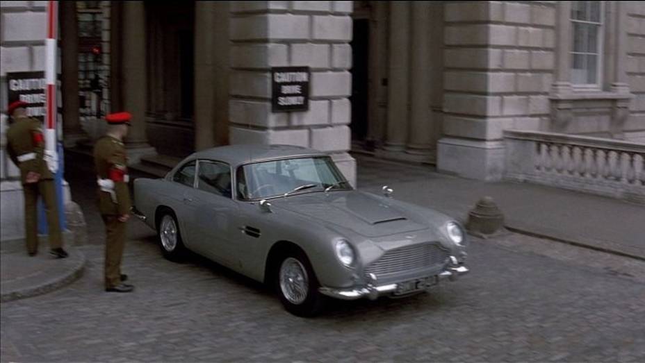 1997: Em "007 - O amanhã nunca morre", a receita foi mantida, com o reaproveitamento do Aston Martin DB5 . | <a href="%20https://beta-develop.quatrorodas.abril.com.br/blogs/planeta-carro/2012/11/07/licenca-para-acelerar/" rel="migration">Leia mais</a> 1997: Em "007 - O amanhã nunca morre", a receita foi mantida, com o reaproveitamento do Aston Martin DB5 . | <a href="%20https://beta-develop.quatrorodas.abril.com.br/blogs/planeta-carro/2012/11/07/licenca-para-acelerar/" rel="migration">Leia mais</a>