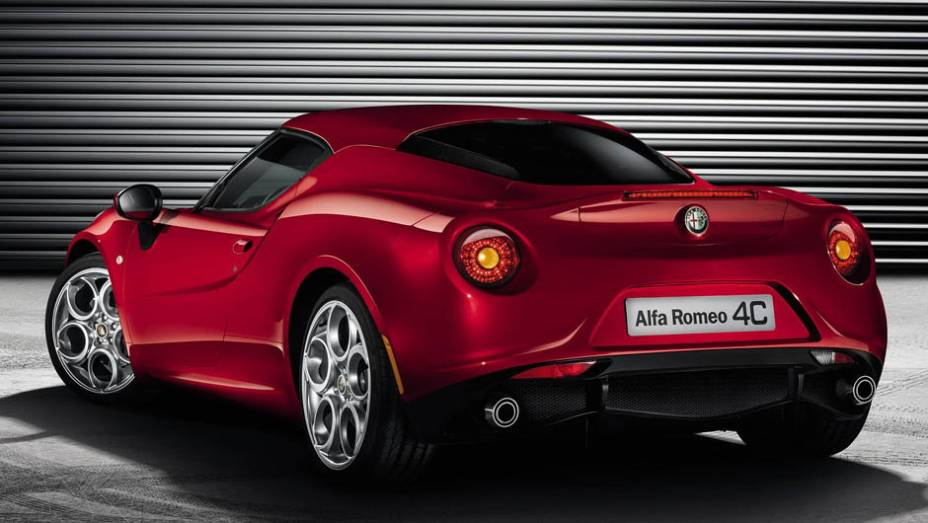 Alfa Romeo divulgou novas imagens e informa&ccedil;&otilde;es do 4C | <a href="https://beta-develop.quatrorodas.abril.com.br/saloes/genebra/2013/alfa-romeo-revela-mais-fotos-4c-734491.shtml" rel="migration">Leia mais</a>
