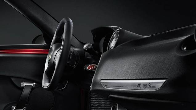 Alfa Romeo 4C | <a href="https://beta-develop.quatrorodas.abril.com.br/saloes/genebra/2013/alfa-romeo-revela-mais-fotos-4c-734491.shtml" rel="migration">Leia mais</a> Alfa Romeo 4C | <a href="https://beta-develop.quatrorodas.abril.com.br/saloes/genebra/2013/alfa-romeo-revela-mais-fotos-4c-734491.shtml" rel="migration">Leia mais</a>