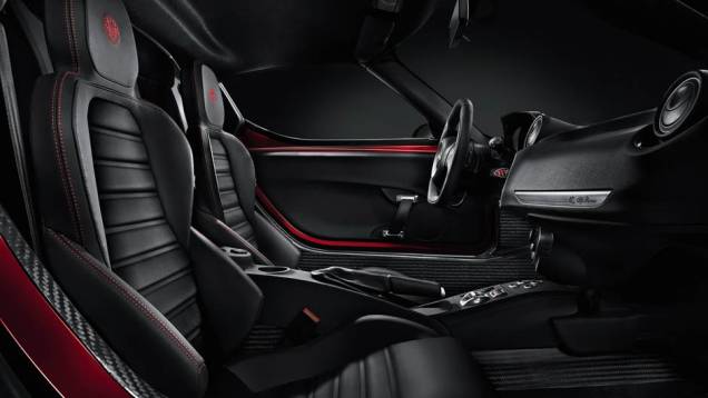 Alfa Romeo 4C | <a href="https://beta-develop.quatrorodas.abril.com.br/saloes/genebra/2013/alfa-romeo-revela-mais-fotos-4c-734491.shtml" rel="migration">Leia mais</a> Alfa Romeo 4C | <a href="https://beta-develop.quatrorodas.abril.com.br/saloes/genebra/2013/alfa-romeo-revela-mais-fotos-4c-734491.shtml" rel="migration">Leia mais</a>