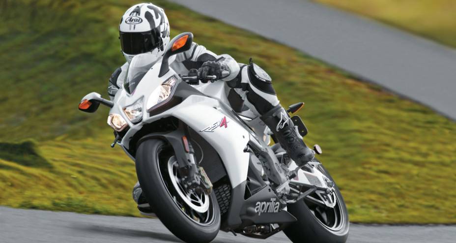 Bonita, bonita, bonita. Linhas suaves mesclando retas e curvas Bonita, bonita, bonita. Linhas suaves mesclando retas e curvas