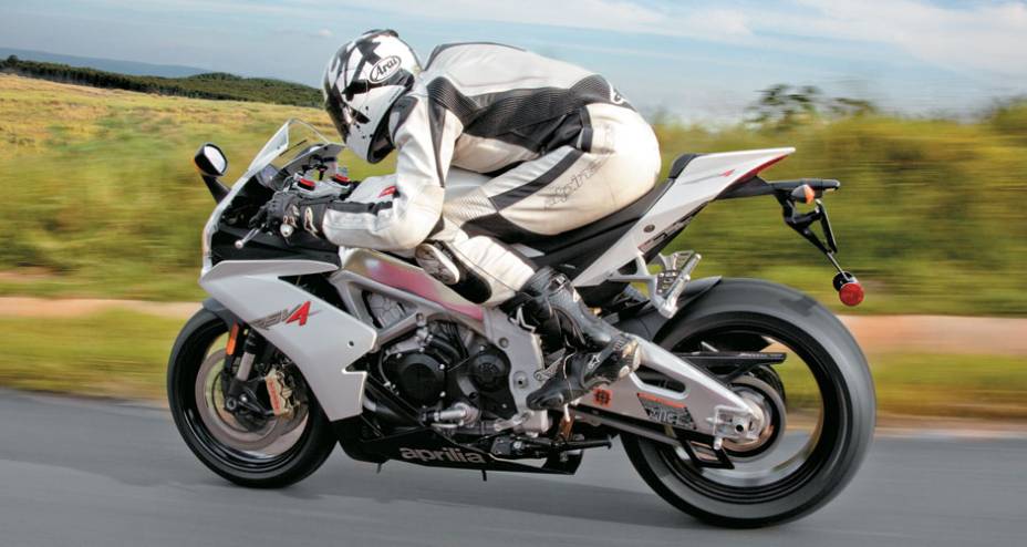 A leveza não é sentida apenas na maneabilidade e acelerações, ela se manifesta desde o primeiro contato visual A leveza não é sentida apenas na maneabilidade e acelerações, ela se manifesta desde o primeiro contato visual