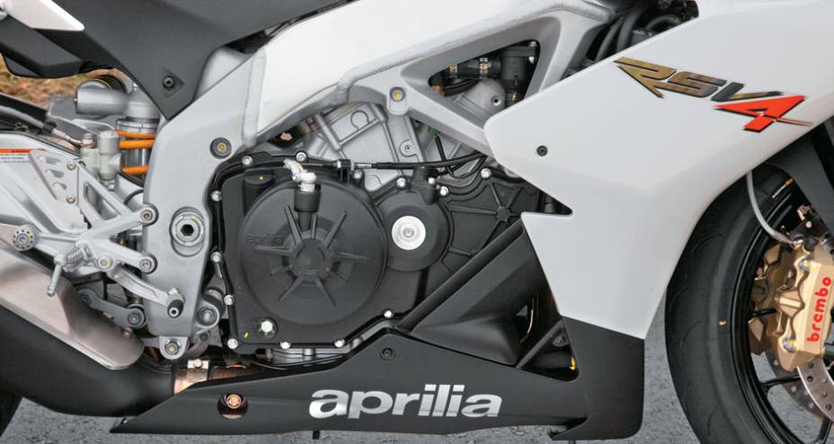 Quadro de dupla viga de alumínio funcido e motor V4 oculto Quadro de dupla viga de alumínio funcido e motor V4 oculto