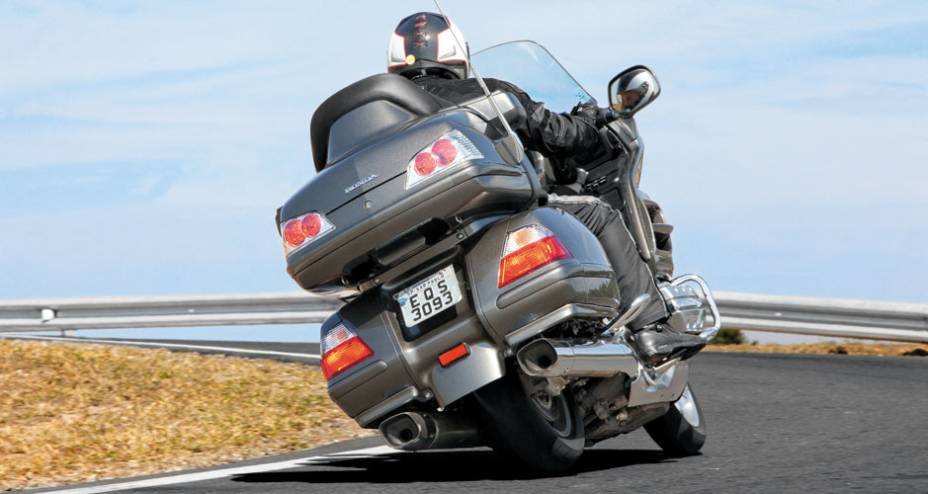 Luzes traseiras t&ecirc;m fei&ccedil;&otilde;es automobil&iacute;sticas