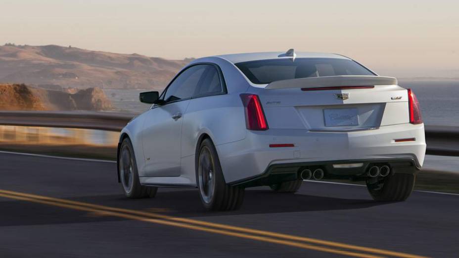 Aprimoramentos mec&acirc;nicos e de seguran&ccedil;a foram realizados para esta vers&atilde;o | <a href="/noticias/fabricantes/cadillac-lanca-ats-v-2016-cupe-seda-los-angeles-816154.shtml" rel="migration">Leia mais</a>