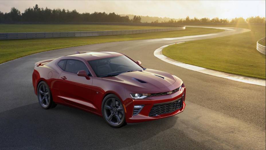 SS, topo de linha, entrega 455 cv no bloco V8 6.2 litros | <a href="https://beta-develop.quatrorodas.abril.com.br/noticias/fabricantes/chevrolet-mostra-camaro-2016-865740.shtml" rel="migration">Leia mais</a>