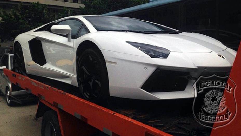 Lamborghini Aventador 2011-2012 - Superesportivo de 700 cv est&aacute; avaliado em R$ 1,62 milh&atilde;o | <a href="https://beta-develop.quatrorodas.abril.com.br/noticias//justica-adia-leilao-frota-eike-batista-840721.shtml" rel="migration">Leia mais</a>