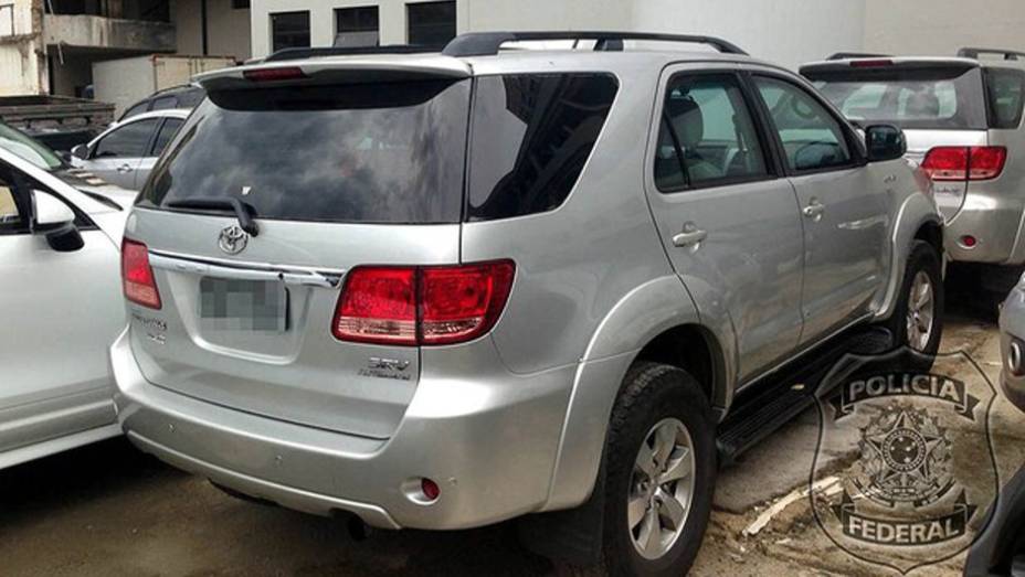 Toyota Hillux SW4 SRV 4X4 2005-2006 - Utilit&aacute;rio blindado pode ser arrematado por R$ 45 mil | <a href="https://beta-develop.quatrorodas.abril.com.br/noticias//justica-adia-leilao-frota-eike-batista-840721.shtml" rel="migration">Leia mais</a>