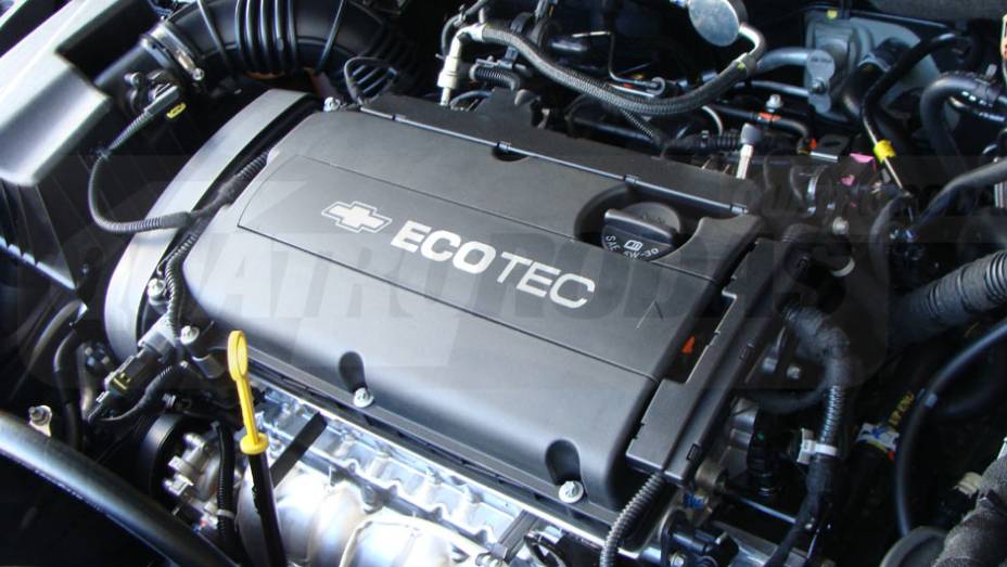 O motor 1.8 Ecotec tem 140 cv e &eacute; flex | <a href="https://beta-develop.quatrorodas.abril.com.br/noticias/cruze-ja-esta-revendas-chevrolet-301112_p.shtml" target="_blank" rel="migration">Leia mais</a>